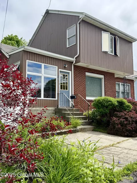 15 Park Pl, Waterford, NY 12188