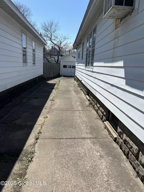 1554 Hawthorne St, Schenectady, NY 12303 photo 4