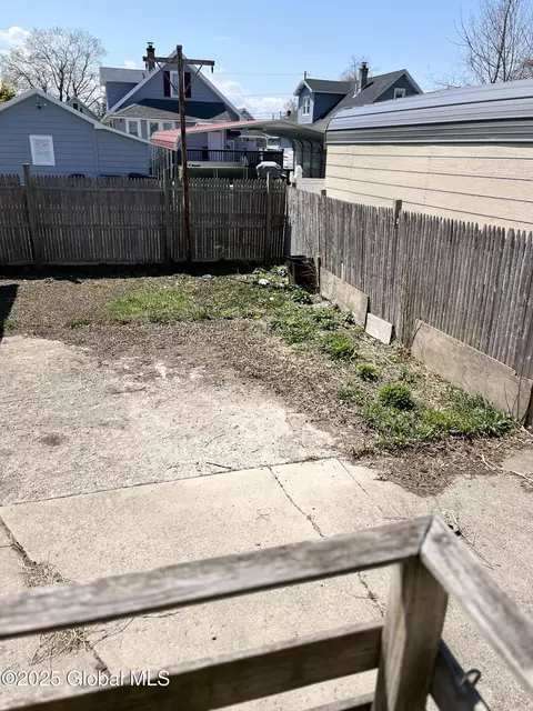 1554 Hawthorne St, Schenectady, NY 12303 photo 3