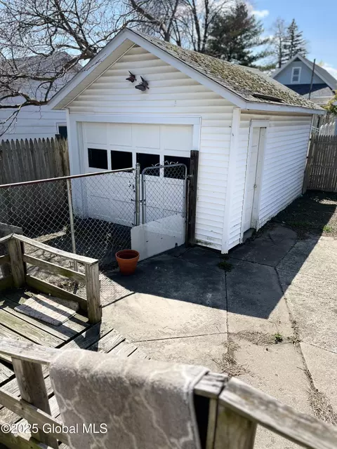 1554 Hawthorne St, Schenectady, NY 12303 photo 2