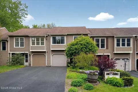 53 Carriage Rd, Clifton Park, NY 12065