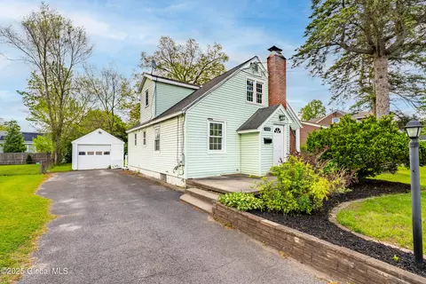 1808 Patton Dr, Schenectady, NY 12303