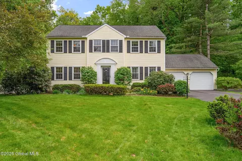 55 Journey Ln, Glenmont, NY 12077