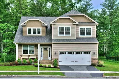8 Katie Ln, Saratoga Springs, NY 12866