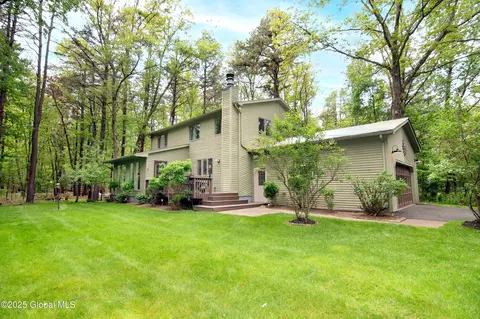 124 Edie Rd, Saratoga Springs, NY 12866
