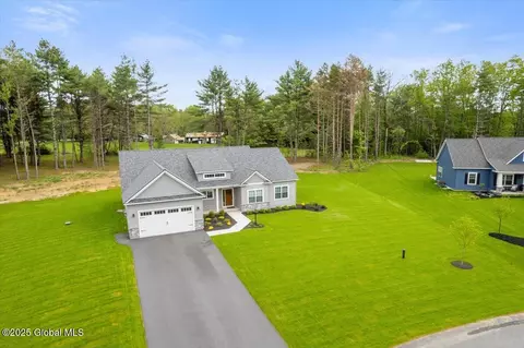5 Lookout Cir, Gansevoort, NY 12831