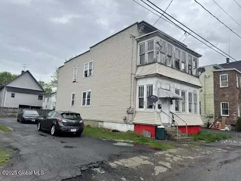 11 Lefferts St, Amsterdam, NY 12010