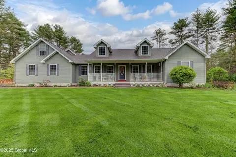67 Homer Dr, Lake Luzerne, NY 12846