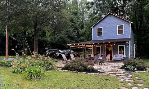 432 Bay Ln, Willsboro, NY 12996