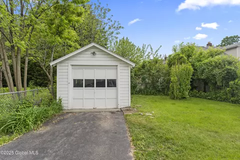 109 Vley Rd, Scotia, NY 12302 photo 5