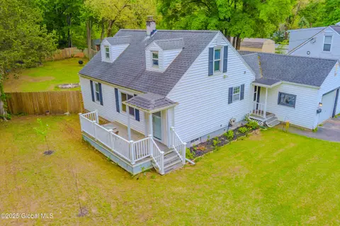 3001 Evelyn Dr, Schenectady, NY 12303