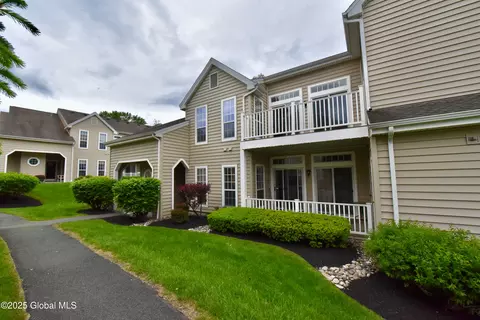 1024 Hampton Place Blvd, Troy, NY 12180