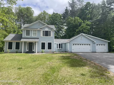 8 Iris Ave, South Glens Falls, NY 12803