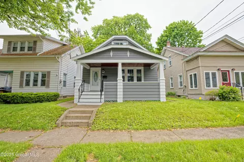 35 Wallace St, Schenectady, NY 12302