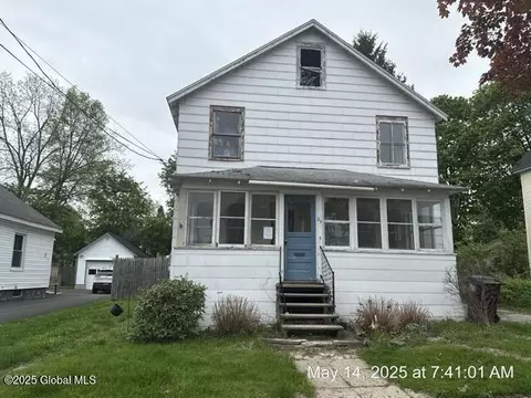 23 Spruce St, Gloversville, NY 12078