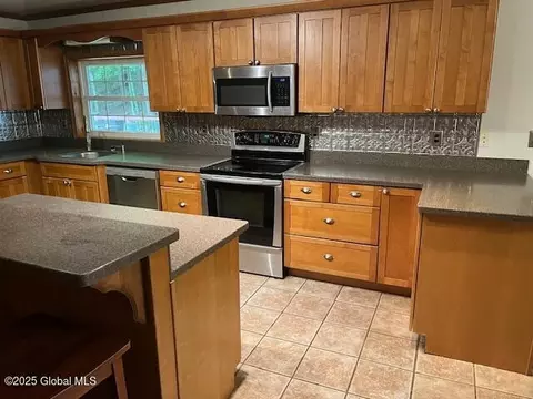 Kitchen - 75 Stark Rd, Corinth, NY 12822 photo 5 of 13