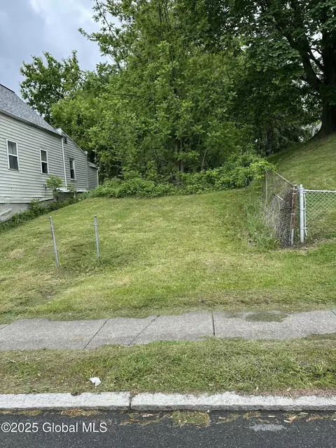 616 East St, Rensselaer, NY 12144