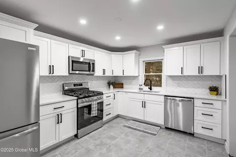Kitchen - 5 Edmel Rd, Glenville, NY 12302 photo 1 of 1