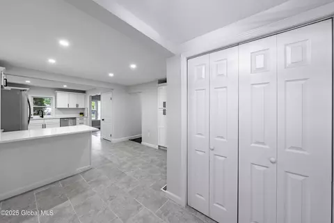 Entry Way - 5 Edmel Rd, Glenville, NY 12302 photo 1 of 1