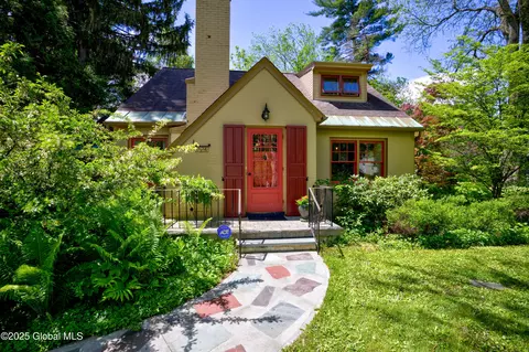 1524 Grenoside Ave, Niskayuna, NY 12309