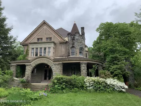 1077 University Pl, Schenectady, NY 12308