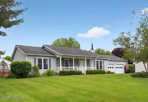 21 Barclay St, Clifton Park, NY 12065