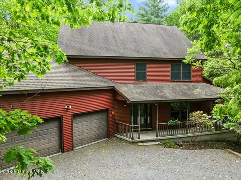 70 Chadwycke Ct, Valatie, NY 12184