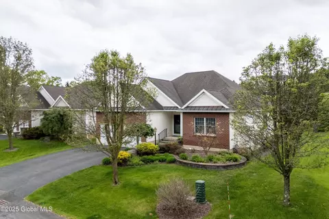 5 Conway Cir, Albany, NY 12211