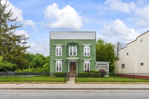 1466 3rd St, Rensselaer, NY 12144