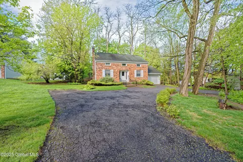 1832 Union St, Niskayuna, NY 12309