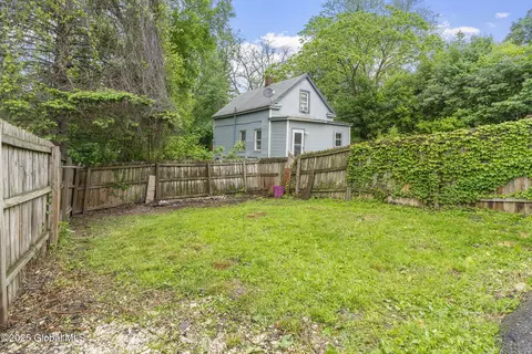 Exterior - 797 Eastern Ave, Schenectady, NY 12308 photo 2 of 3