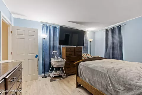 Bedroom - 797 Eastern Ave, Schenectady, NY 12308 photo 3 of 4