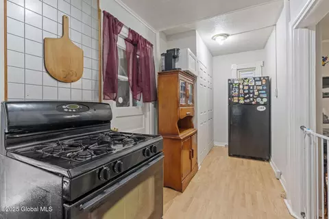 Entry Way - 797 Eastern Ave, Schenectady, NY 12308 photo 1 of 2