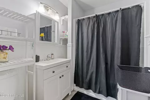 Bath - 797 Eastern Ave, Schenectady, NY 12308 photo 2 of 3