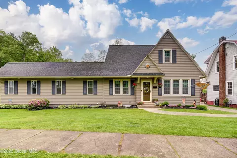45 3rd St, Canajoharie, NY 13317