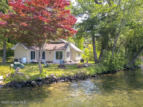 233 Cleverdale Rd, Queensbury, NY 12804