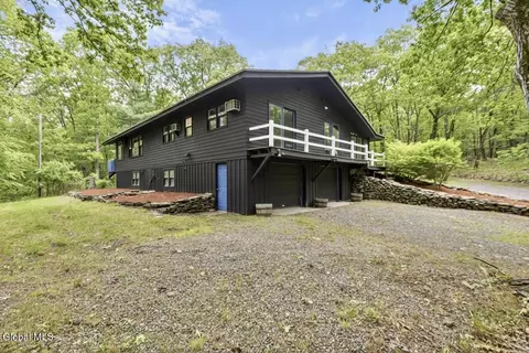 100 Schnackenberg Rd, Ghent, NY 12075