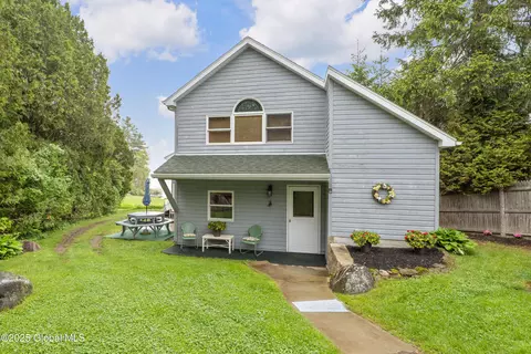 136 Longview Dr, Gloversville, NY 12078