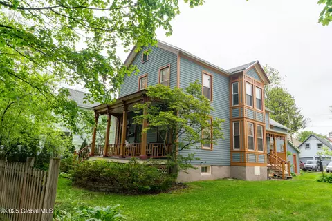 107 Van Dam St, Saratoga Springs, NY 12866