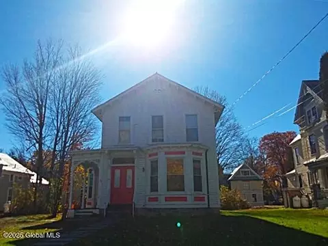 18 E Main St, Cambridge, NY 12816