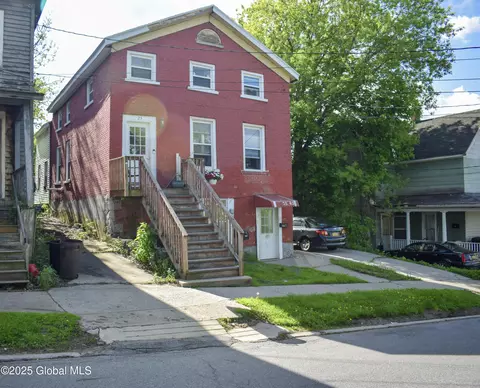 25 N Melcher St, Johnstown, NY 12095
