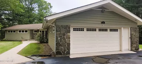22 East Rd, Troy, NY 12180