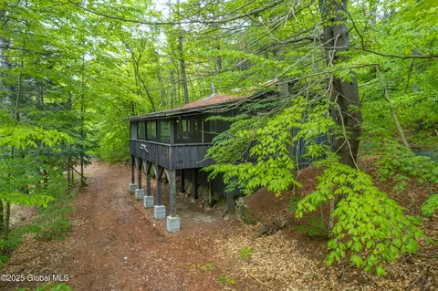 8 Crescent Dr, Hadley, NY 12835