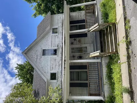 6 Clayton St, Amsterdam, NY 12010