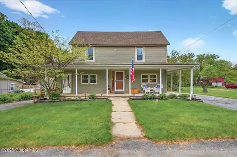 17 Belott Dr, Clifton Park, NY 12065