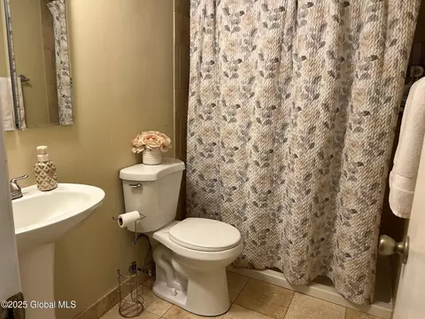 Bath - 33 Oak Rd, Delmar, NY 12054 photo 1 of 3