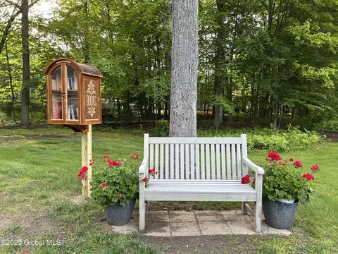 Exterior - 33 Oak Rd, Delmar, NY 12054 photo 7 of 7