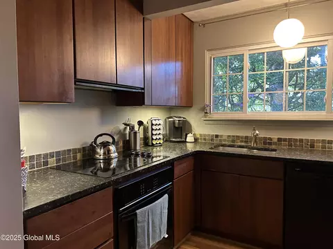 Kitchen - 33 Oak Rd, Delmar, NY 12054 photo 2 of 3