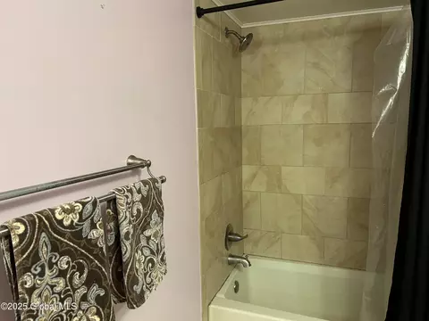 Bath - 33 Oak Rd, Delmar, NY 12054 photo 3 of 3