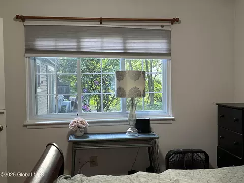 Bedroom - 33 Oak Rd, Delmar, NY 12054 photo 2 of 4